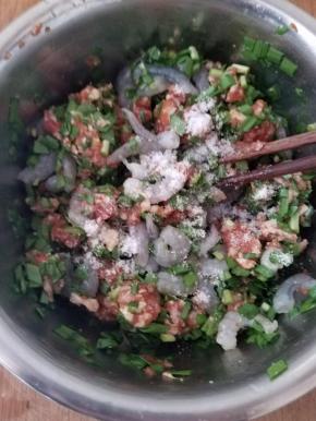 加入盐跟姜粉。