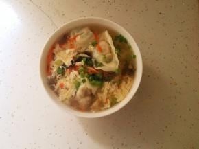 自己包的三鲜馄饨十分鲜美，大家可以尝试下哟。