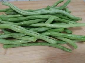 架豆角洗净备用