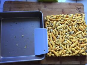 冷却后倒出烤盘