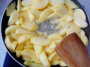 慢慢的苹果会出很多汁