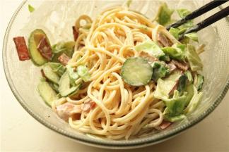 拌匀即可，再加少许现磨黑胡椒粒和适量芝士粉。