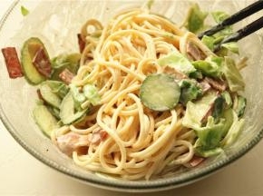 拌匀即可，再加少许现磨黑胡椒粒和适量芝士粉。