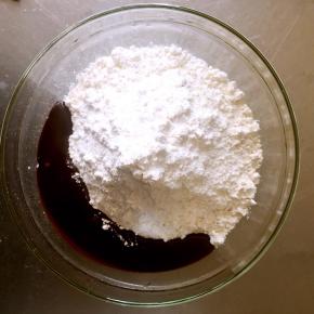 加入巧克力酱。我用的是好时的巧克力酱。