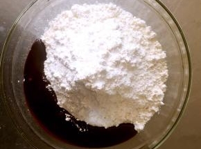 加入巧克力酱。我用的是好时的巧克力酱。