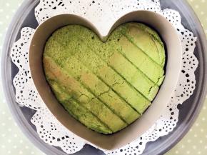 一层蛋糕胚，一层慕斯液。共两层蛋糕胚两层慕斯液。