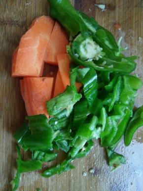 胡萝卜青椒切好