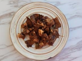 罗汉果洗干净掰成小块
