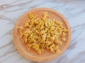 梨皮切细丝