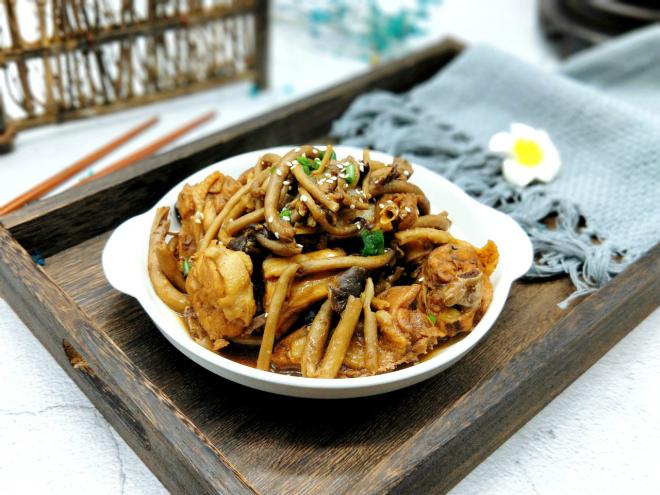 红烧鸡块茶树菇
