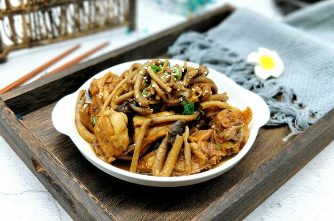 红烧鸡块茶树菇