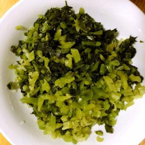 雪里蕻洗净切丁