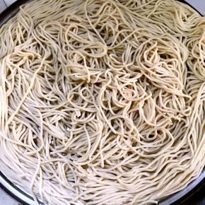 待全部摆满后，放入烧开的蒸锅，大火蒸6_8分钟，因为面已经烫熟，所以不用蒸太久