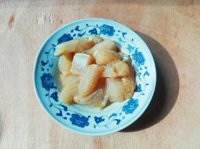 拌匀腌制十分钟