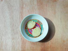 生姜切片用刀拍松