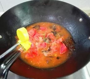 放适量生抽大火烧开继续烧一分钟