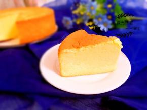 口感很细腻，柔软，有点酸奶蛋糕的口感，夹杂了浓浓的果香，好吃到停不下来