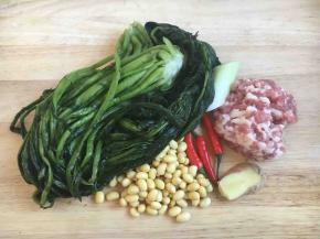 这是肉末雪菜的主要食材。