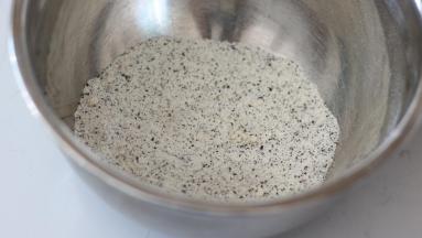 低粉+杏仁粉+莓果红茶粉混合均匀