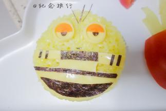 用夹子小心的放在芝士上面