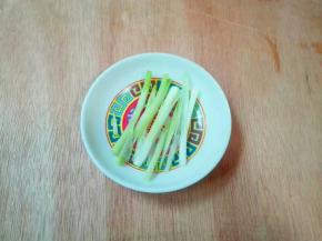 香葱分开切葱白一份