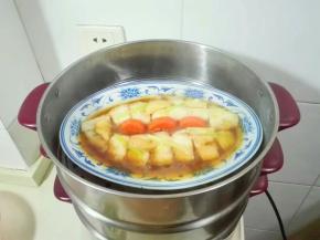 蒸好时间到了取出姜片