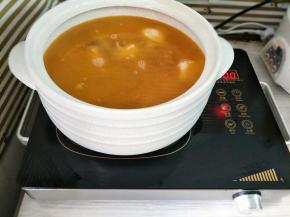 转入砂锅，加入适量水大火烧开