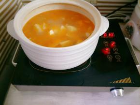 加入土豆块煮10多分钟