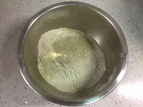 干性材料混合均匀。