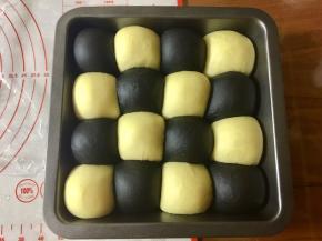 发至面团之间没有间隔，取出烤箱。