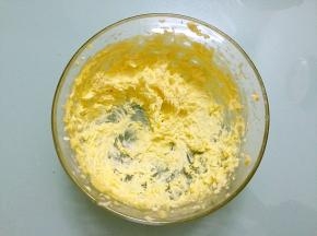 再打发至蓬松发白