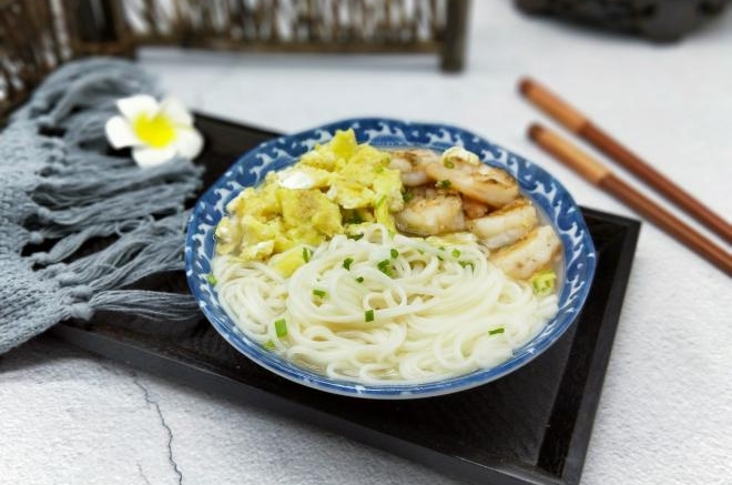 虾仁鸡蛋面