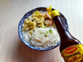 盛出后滴几滴美极鲜味汁。