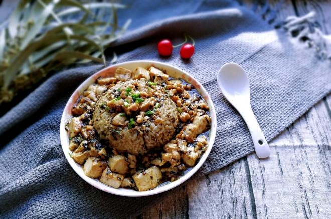 橄榄菜肉末豆腐盖浇饭