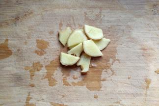 姜片少许备用；