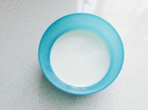 牛奶120克备用；