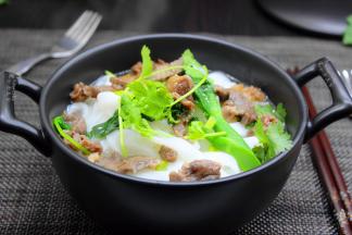 地道的广州河粉出锅