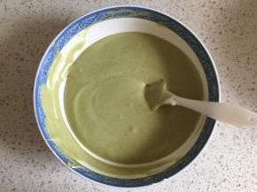 最后翻拌均匀的抹茶蛋糕糊