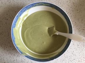 最后翻拌均匀的抹茶蛋糕糊