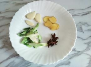 葱姜蒜切好