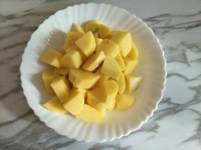 土豆去皮切块