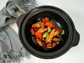 炒至辣椒断生即可起锅