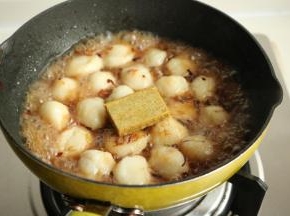 加入一块咖喱煮开。