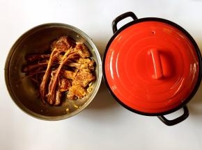 抓匀后放置腌制2小时入味
