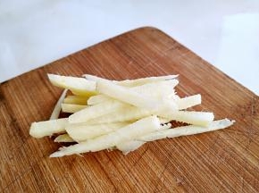 生姜切丝。