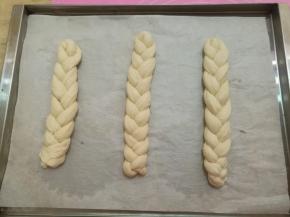 全部完成放入铺了油纸的看盘。