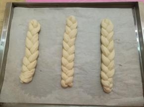 全部完成放入铺了油纸的看盘。