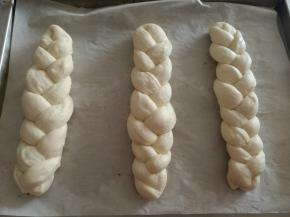 面团发酵到2倍大，取出。