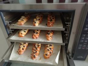 出炉，四层同烤，上色均匀，火候刚刚好。