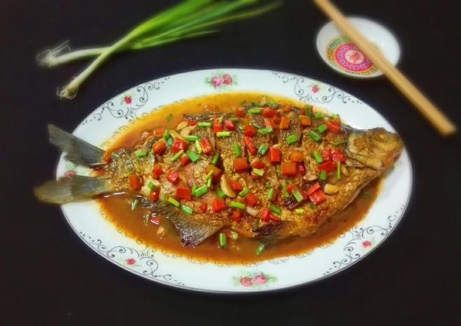 糖醋胡萝卜鳊鱼